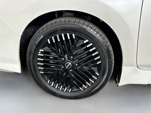 Used 2025 Nissan Leaf SV Plus image 30