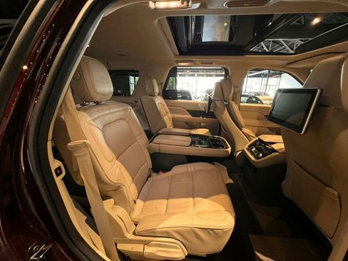 Used 2019 Lincoln Navigator Reserve AWD/4WD image 28