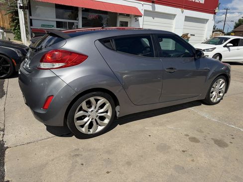 Used 2012 Hyundai Veloster w/ Style Pkg FWD image 7