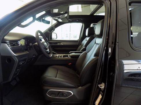 New 2026 Jeep Grand Wagoneer L Limited AWD/4WD image 17