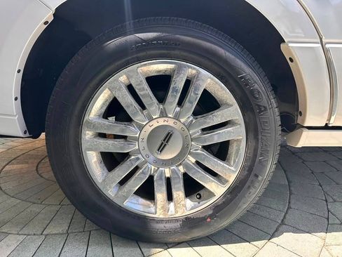 Used 2014 Lincoln Navigator 2WD image 42