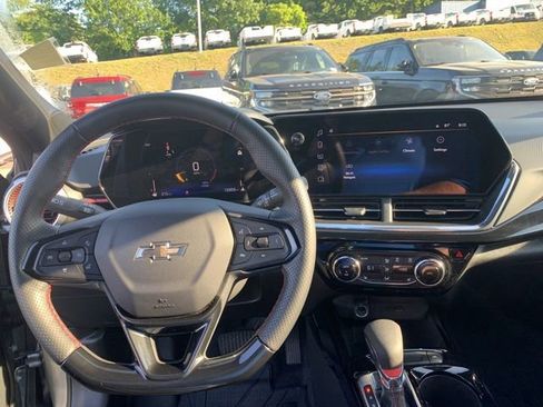 Used 2025 Chevrolet Trax RS w/ Driver Confidence Package FWD image 15
