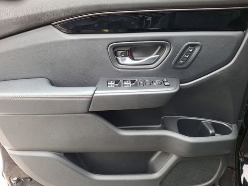 Certified 2025 Honda Pilot TrailSport image 17