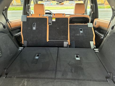 Used 2018 Land Rover Discovery HSE Luxury AWD/4WD image 40