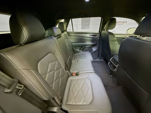 Used 2025 Volkswagen Atlas Cross Sport SE image 25