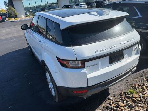Used 2017 Land Rover Range Rover Evoque SE AWD/4WD image 19
