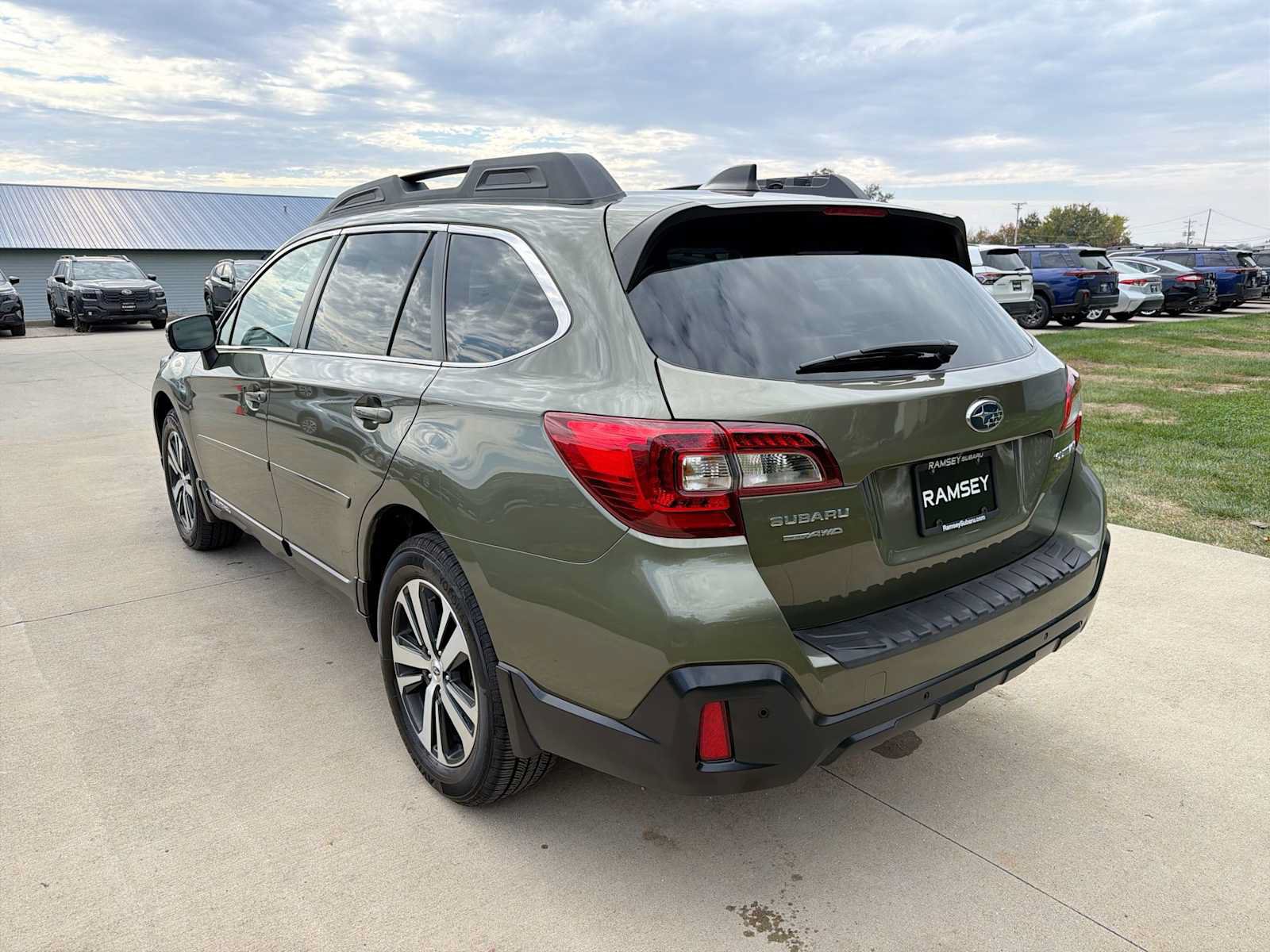 Used 2018 Subaru Outback 2.5i Limited AWD/4WD image 4