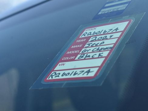 Used 2024 Jeep Grand Cherokee Limited image 37