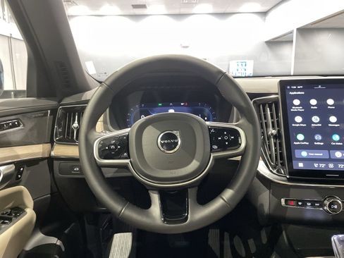 Used 2025 Volvo XC90 B5 Plus image 19
