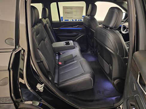 New 2025 Jeep Grand Cherokee Overland image 41