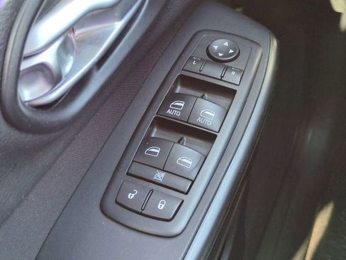 Used 2015 Jeep Cherokee Latitude w/ Comfort/Convenience Group image 23