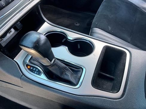 Used 2018 Jeep Grand Cherokee Altitude AWD/4WD image 15