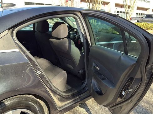Used 2016 Chevrolet Cruze LT w/ Technology Package image 15