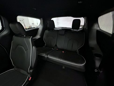 New 2026 Chrysler Pacifica Limited w/ S Appearance Package image 12