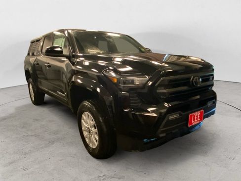 Used 2025 Toyota Tacoma SR5 AWD/4WD image 7