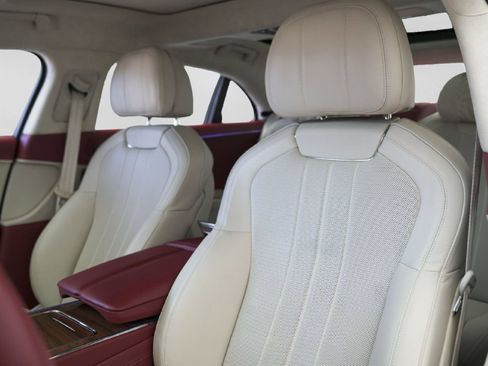 Used 2023 Bentley Flying Spur V8 AWD/4WD image 10