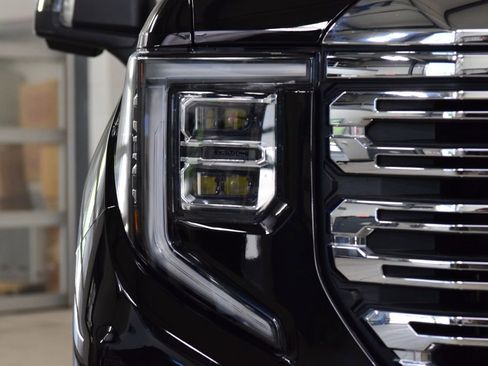 Used 2024 GMC Sierra 1500 Denali AWD/4WD image 12