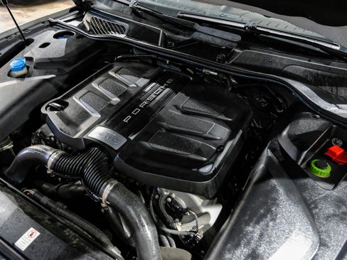 Used 2018 Porsche Cayenne S image 50