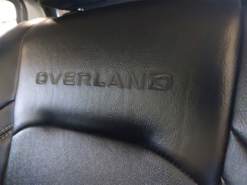 Used 2020 Jeep Gladiator Overland image 15