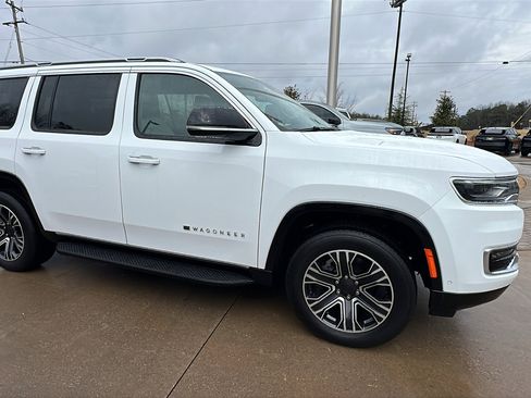 Used 2024 Jeep Wagoneer Series II image 7