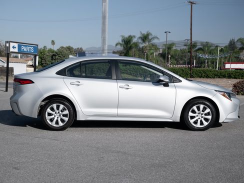 Used 2023 Toyota Corolla LE image 3