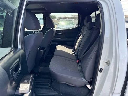 Used 2017 Toyota Tacoma TRD Off-Road w/ Premium & Technology Package AWD/4WD image 15