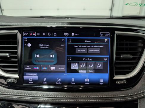 Used 2022 Chrysler Pacifica Touring-L w/ S Appearance Package image 21