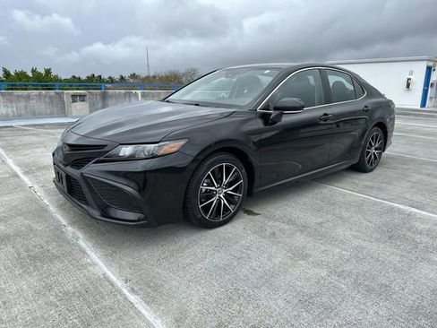 Used 2023 Toyota Camry SE image 31