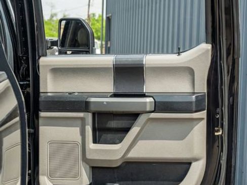 Used 2017 Ford F250 XLT w/ XLT Value Package image 38