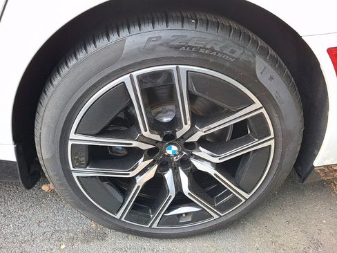 Used 2025 BMW i7 xDrive60 w/ Premium Package AWD/4WD image 6