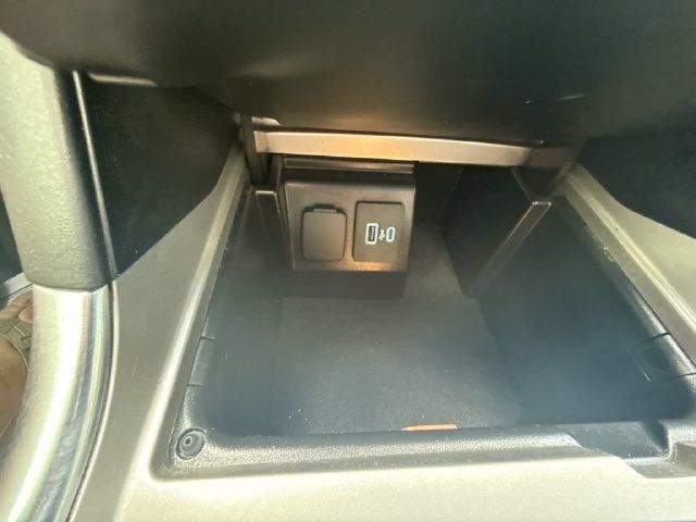 Used 2021 Ford Explorer XLT w/ Equipment Group 202A AWD/4WD image 32
