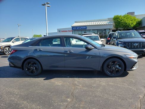 New 2026 Hyundai Elantra SEL Sport FWD image 3