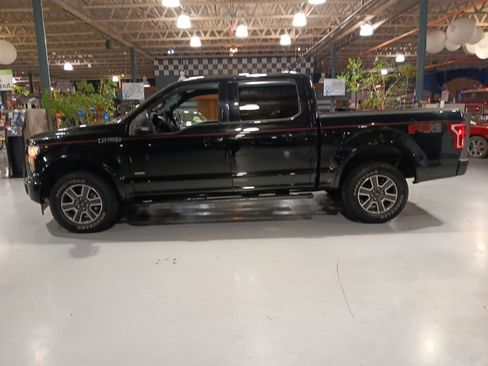 Used 2017 Ford F150 XLT w/ Equipment Group 302A Luxury AWD/4WD image 17