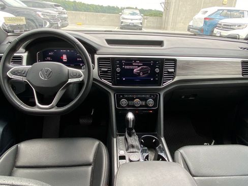 Certified 2023 Volkswagen Atlas Cross Sport SE w/ Panoramic Sunroof Package AWD/4WD image 10
