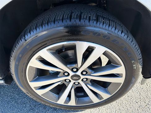 Used 2021 Ford Expedition Limited image 12