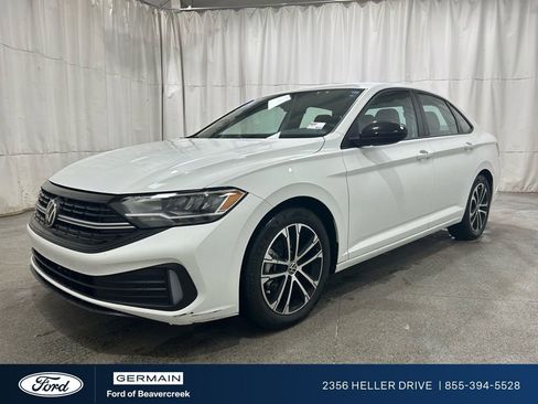 Used 2022 Volkswagen Jetta Sport image 3