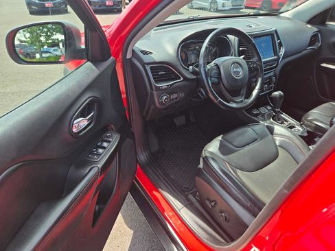 Used 2019 Jeep Cherokee Trailhawk w/ Comfort/Convenience Group AWD/4WD image 22