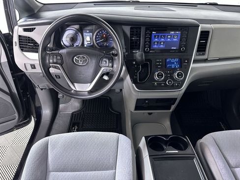 Used 2020 Toyota Sienna LE AWD/4WD image 19