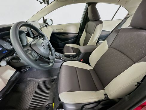 Used 2025 Toyota Corolla LE FWD image 13