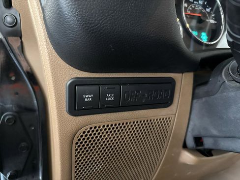 Used 2015 Jeep Wrangler Rubicon w/ Power Convenience Group AWD/4WD image 8