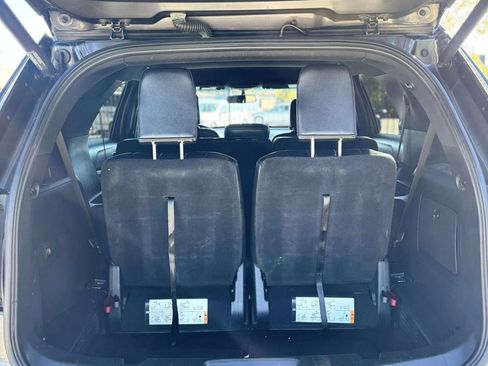 Used 2018 Ford Explorer XLT w/ Equipment Group 202A image 16