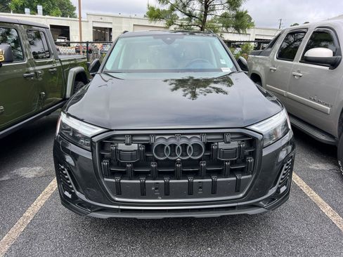 Used 2025 Audi Q7 2.0T Premium w/ Convenience Plus Package AWD/4WD image 2