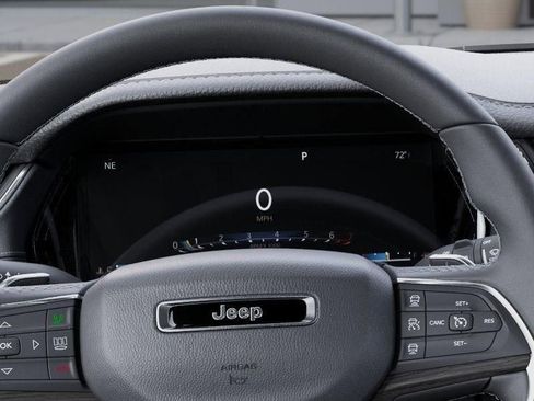 New 2025 Jeep Grand Cherokee Limited w/ Luxury Tech Group II image 17