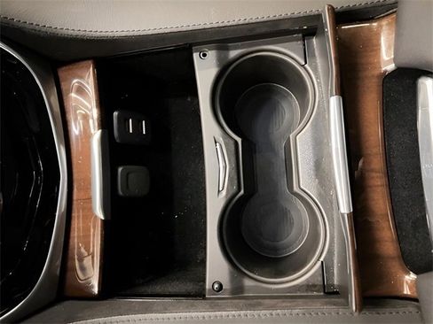 Used 2020 Cadillac Escalade Premium Luxury image 30