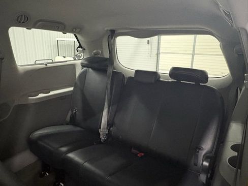 Used 2012 Toyota Sienna SE image 11
