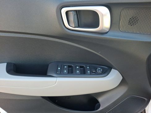 Certified 2025 Hyundai Venue SEL FWD image 12