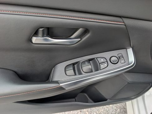 Used 2023 Nissan Sentra SR w/ Electronics Package FWD image 19