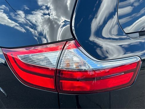 Used 2020 Toyota Sienna LE image 28