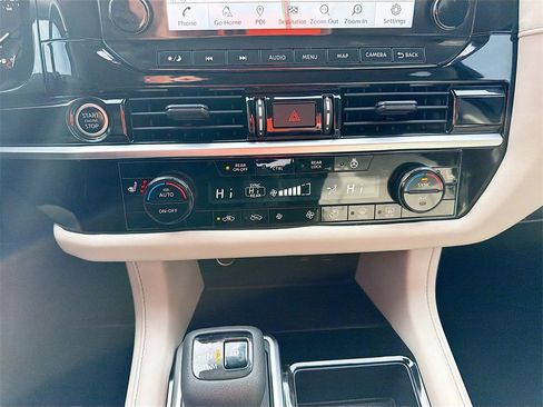 Used 2022 Nissan Pathfinder SL image 16