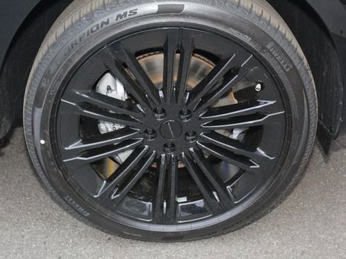 New 2026 Land Rover Range Rover Long Wheelbase SE image 9